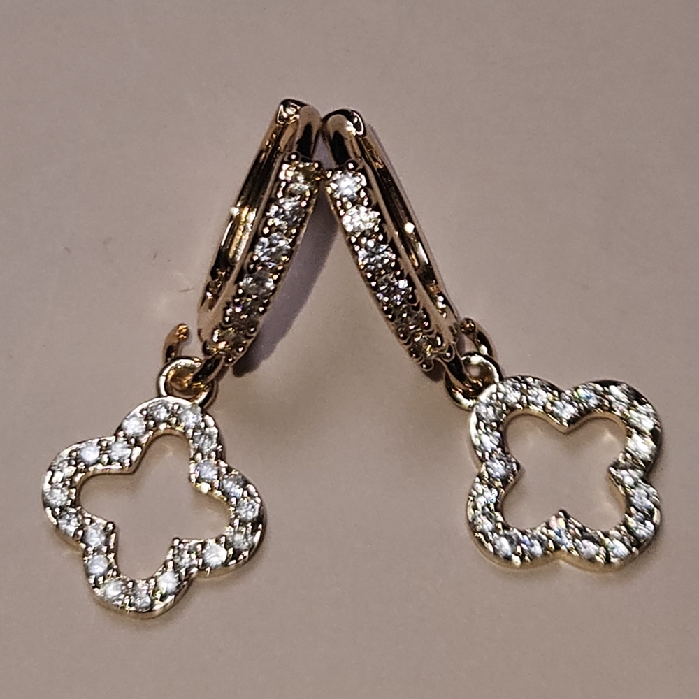 Lucky Charm Clover Earrings - Golden Aura ✨ - Picture 3 of 7